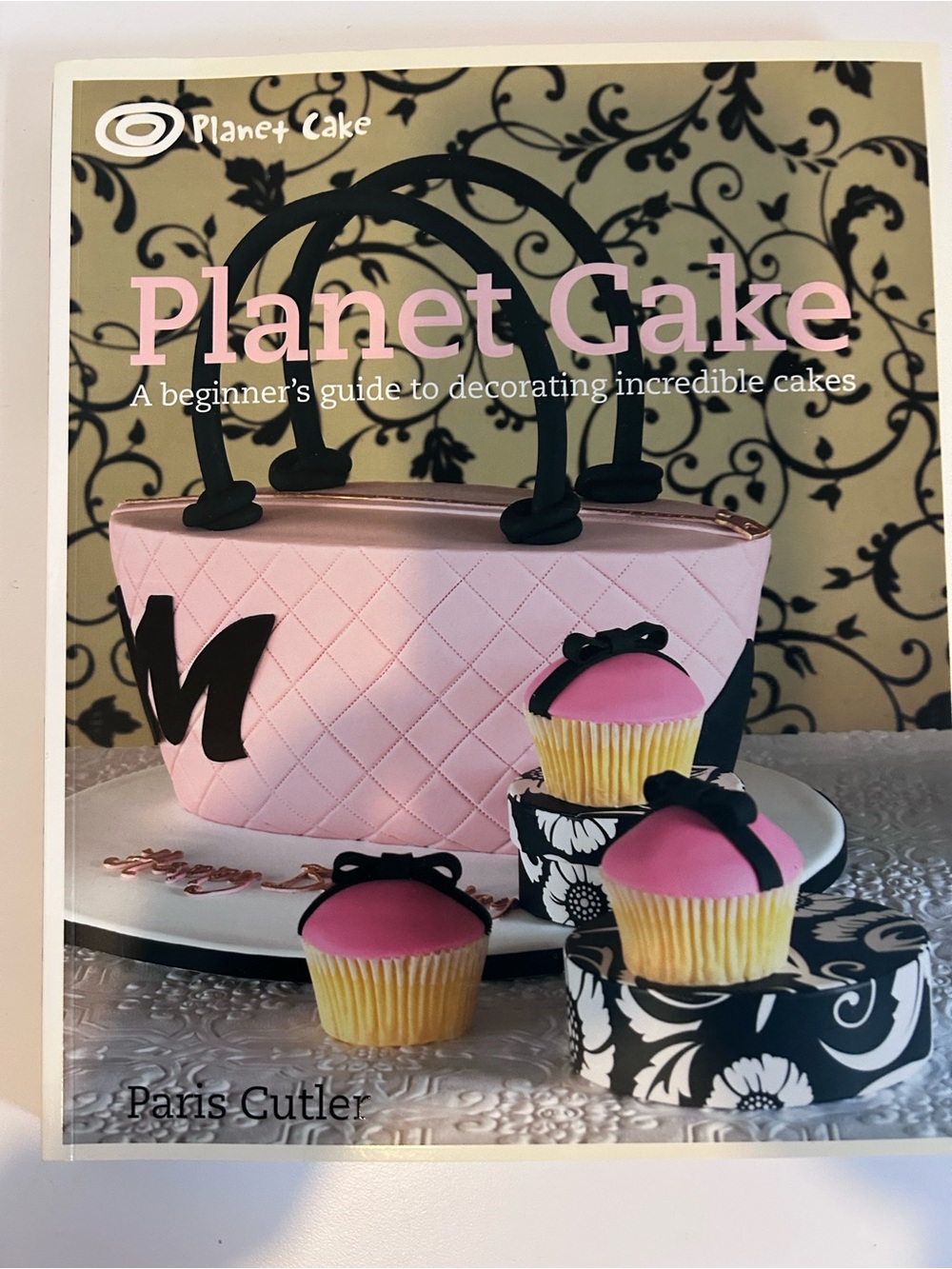 PLANET CAKE - A Beginner’s Guide to Decorating incredible cakes